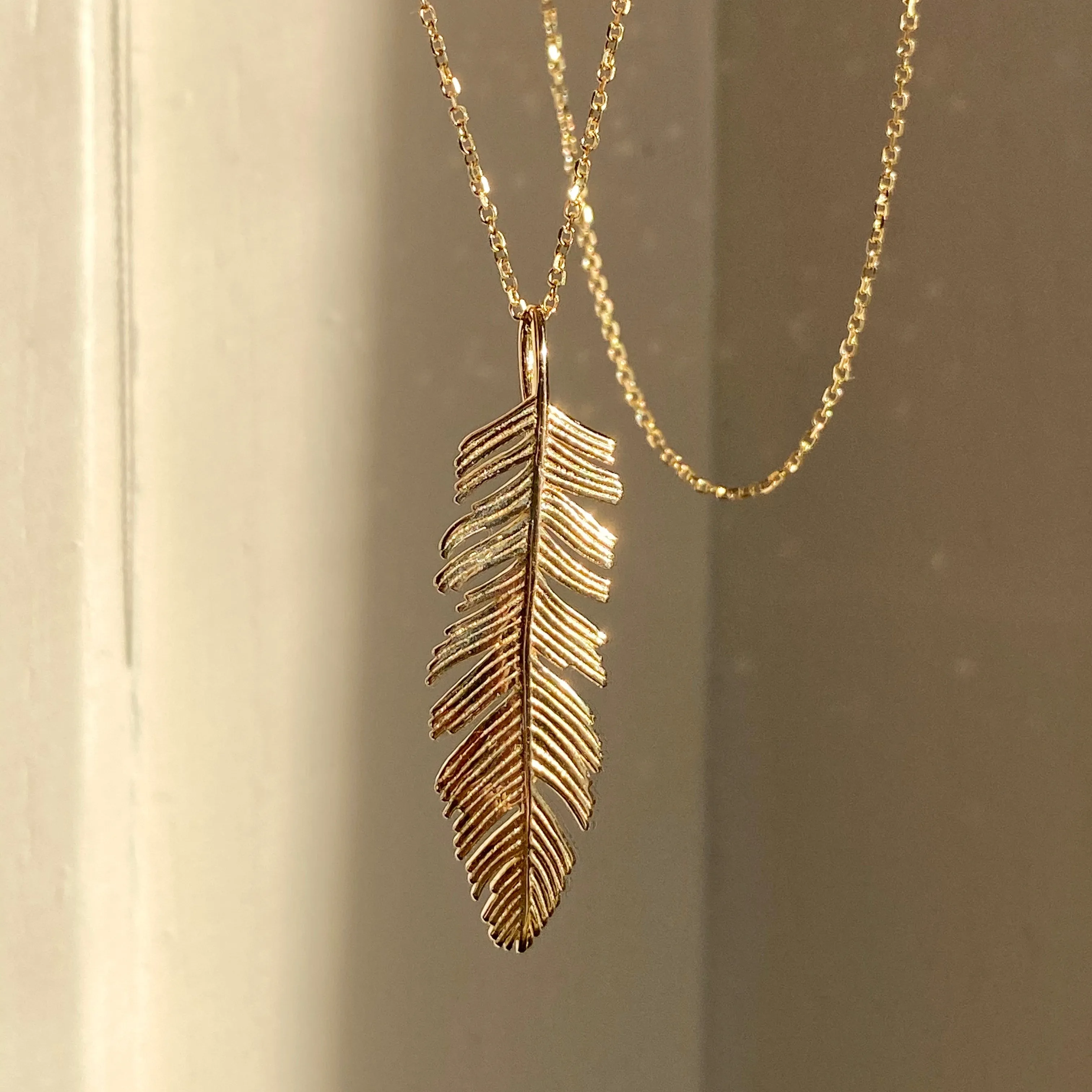 14KT Yellow Gold Detailed Feather Pendant Chain Necklace