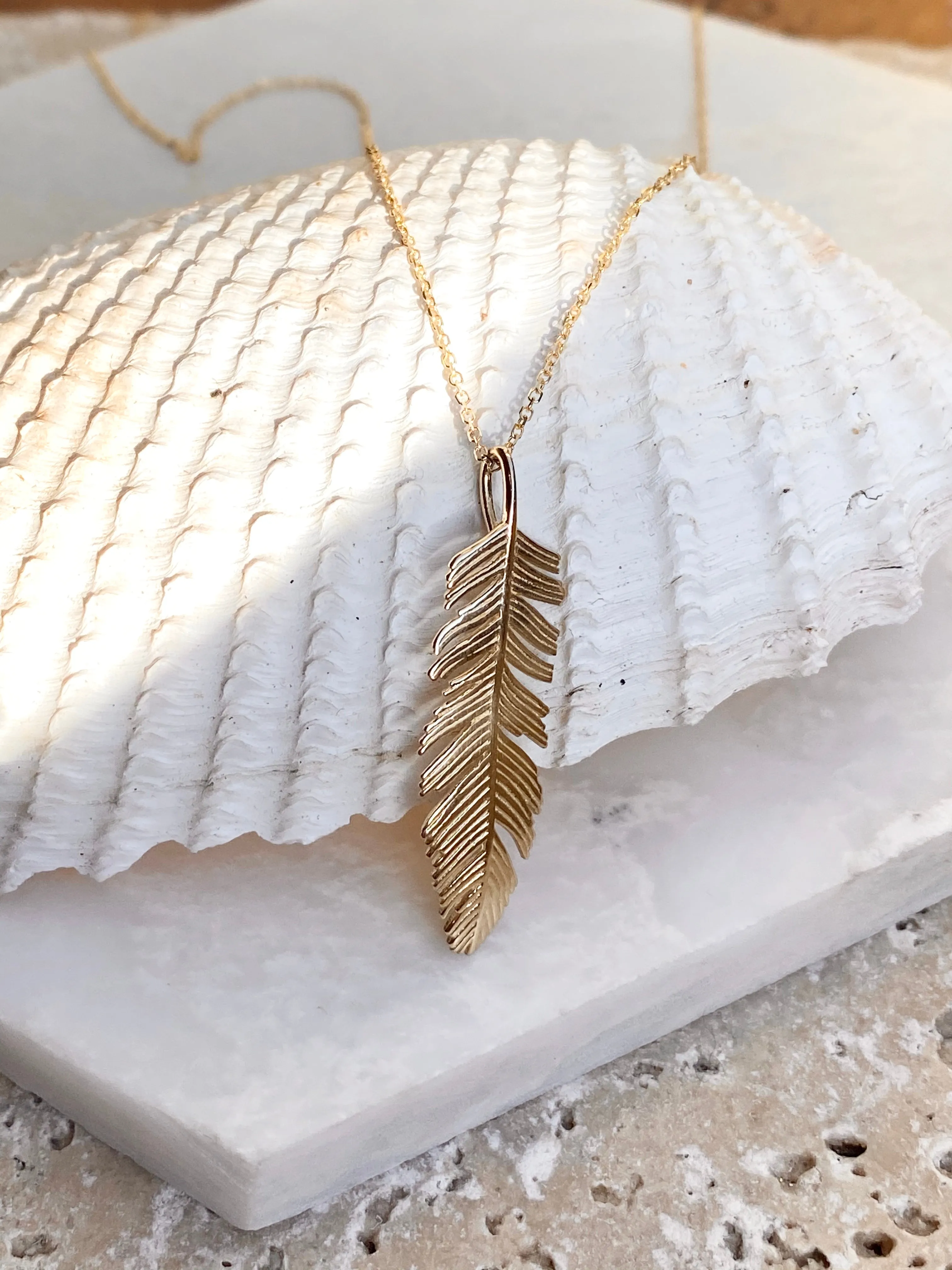 14KT Yellow Gold Detailed Feather Pendant Chain Necklace