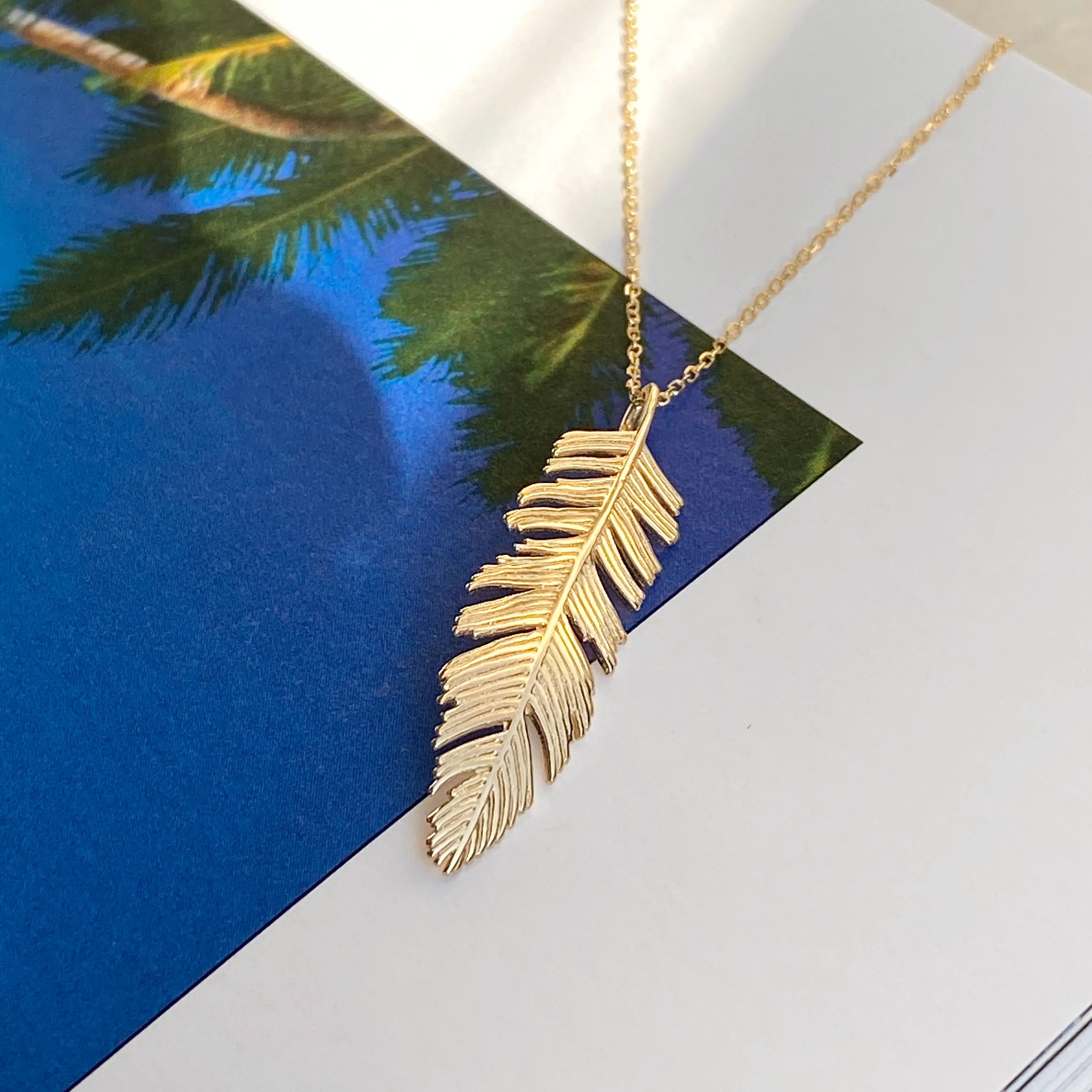 14KT Yellow Gold Detailed Feather Pendant Chain Necklace