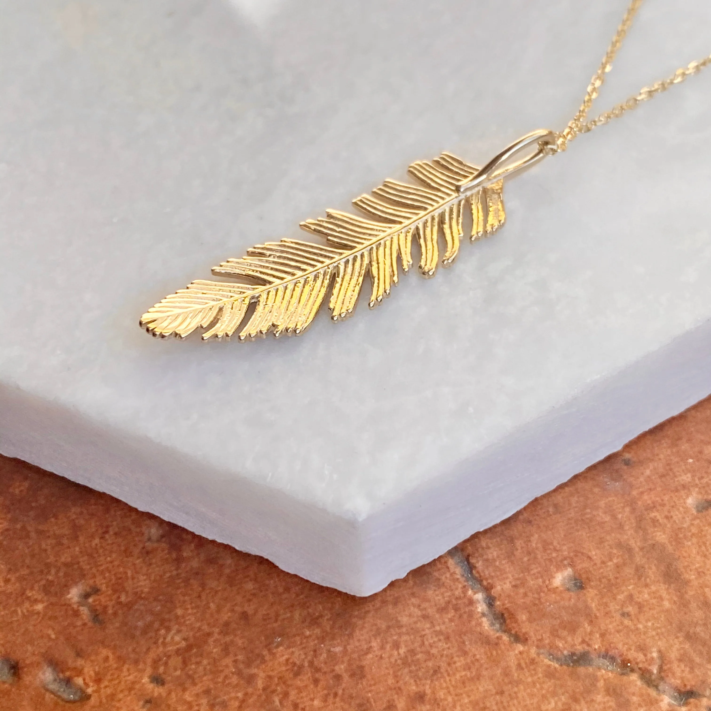 14KT Yellow Gold Detailed Feather Pendant Chain Necklace