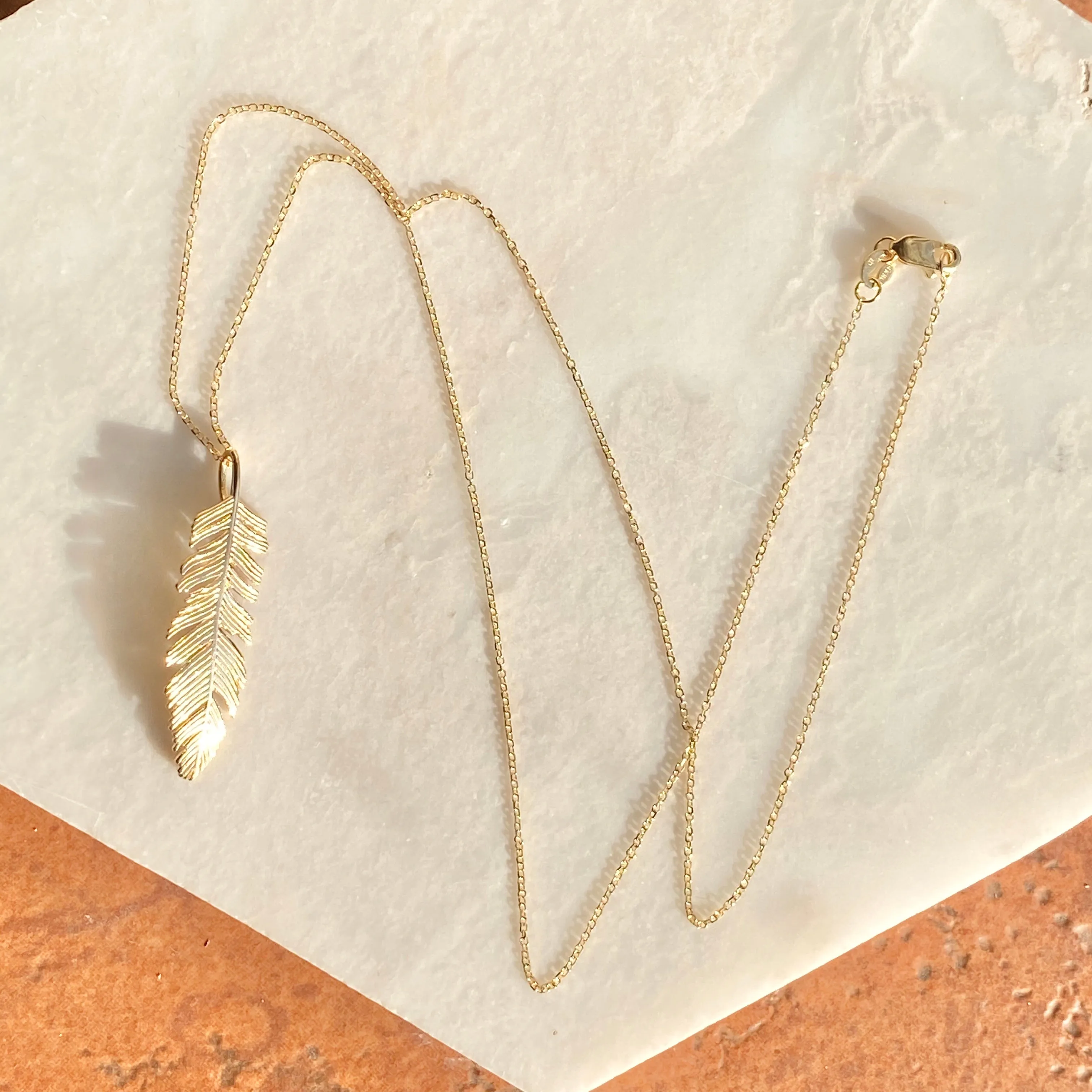 14KT Yellow Gold Detailed Feather Pendant Chain Necklace