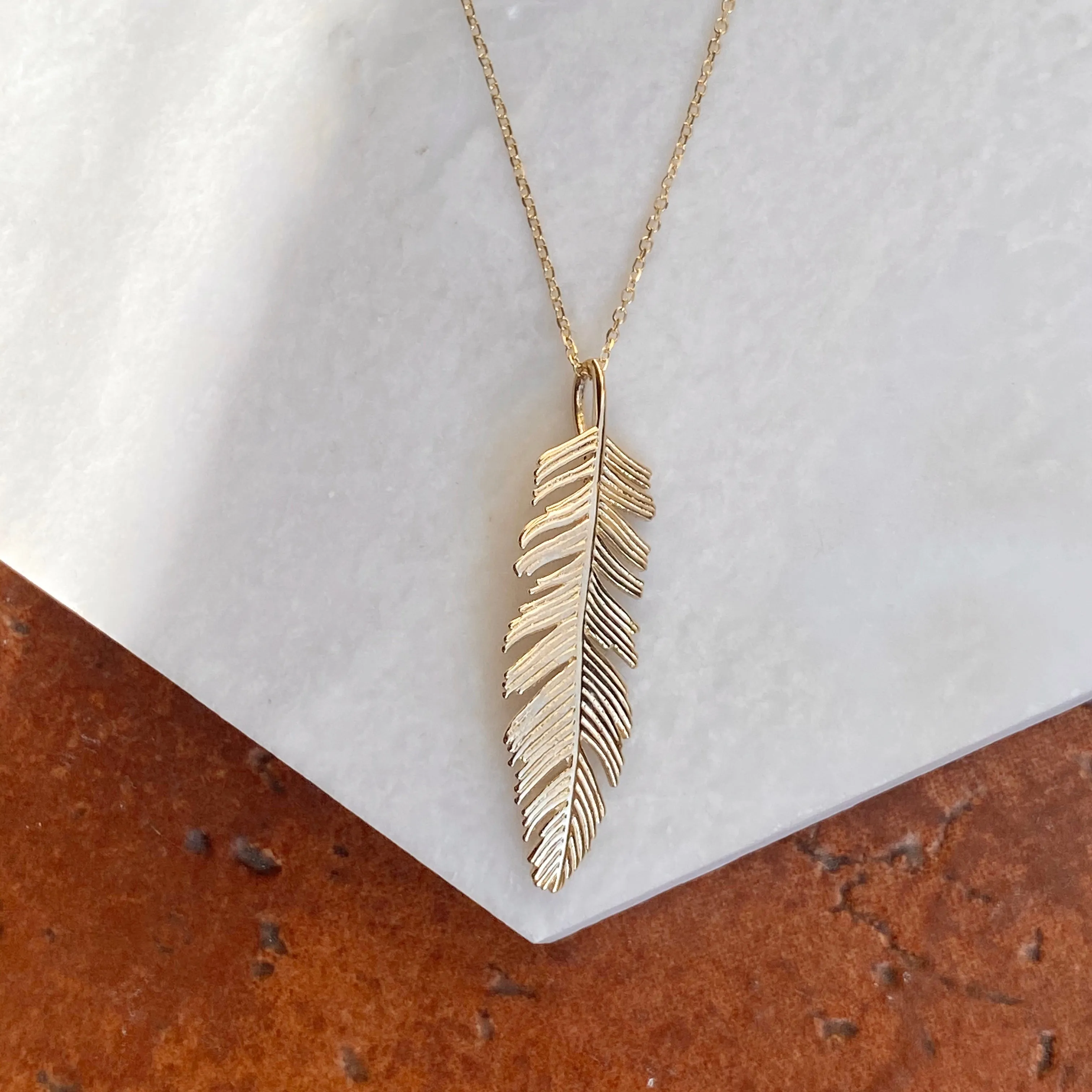 14KT Yellow Gold Detailed Feather Pendant Chain Necklace