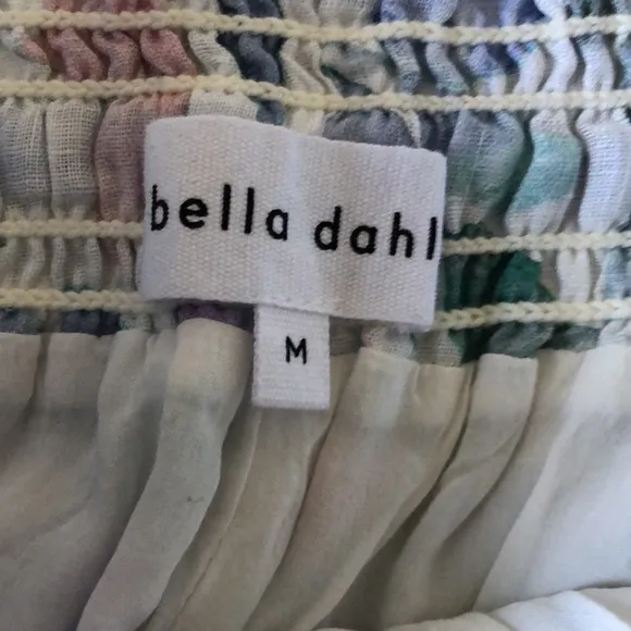 Bella Dahl linen lined shorts. Lot‎ of movement with material. Size Medium. NWT.