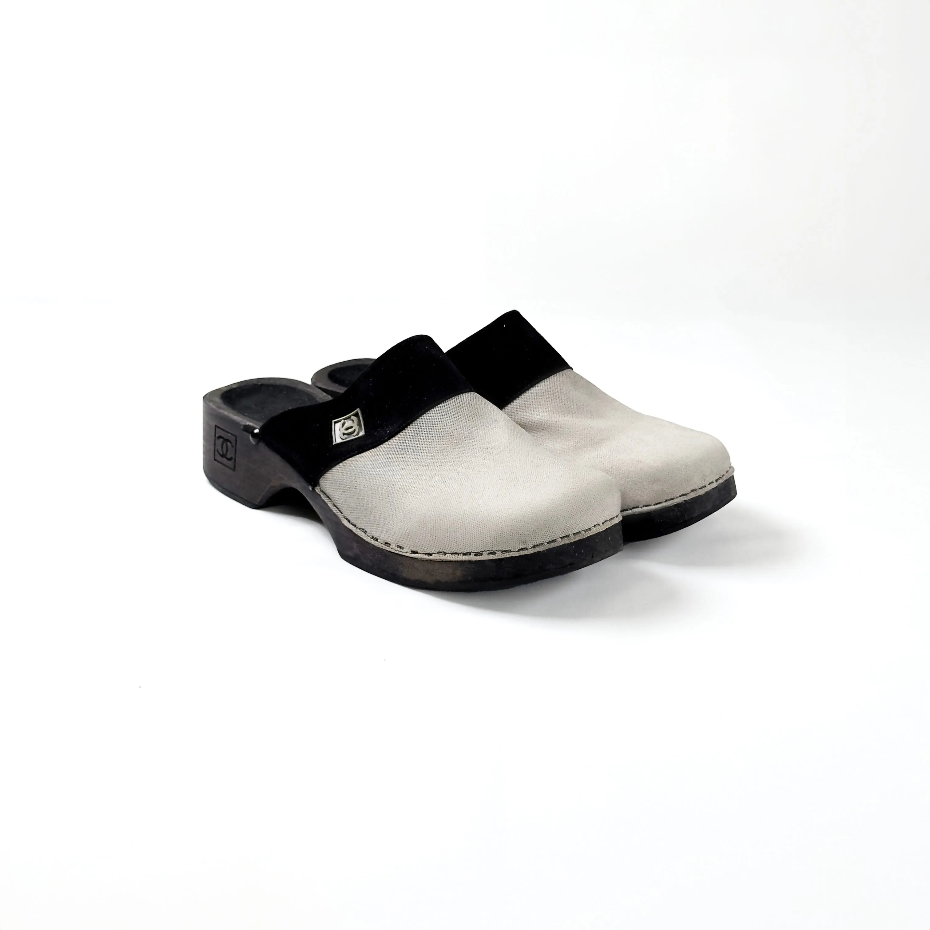 CHANEL suede clogs 39