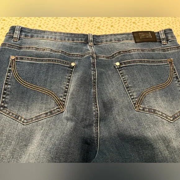Joseph Ribkoff Sz 16 Women's 5 Pocket Blue Jeans with Floral Patches