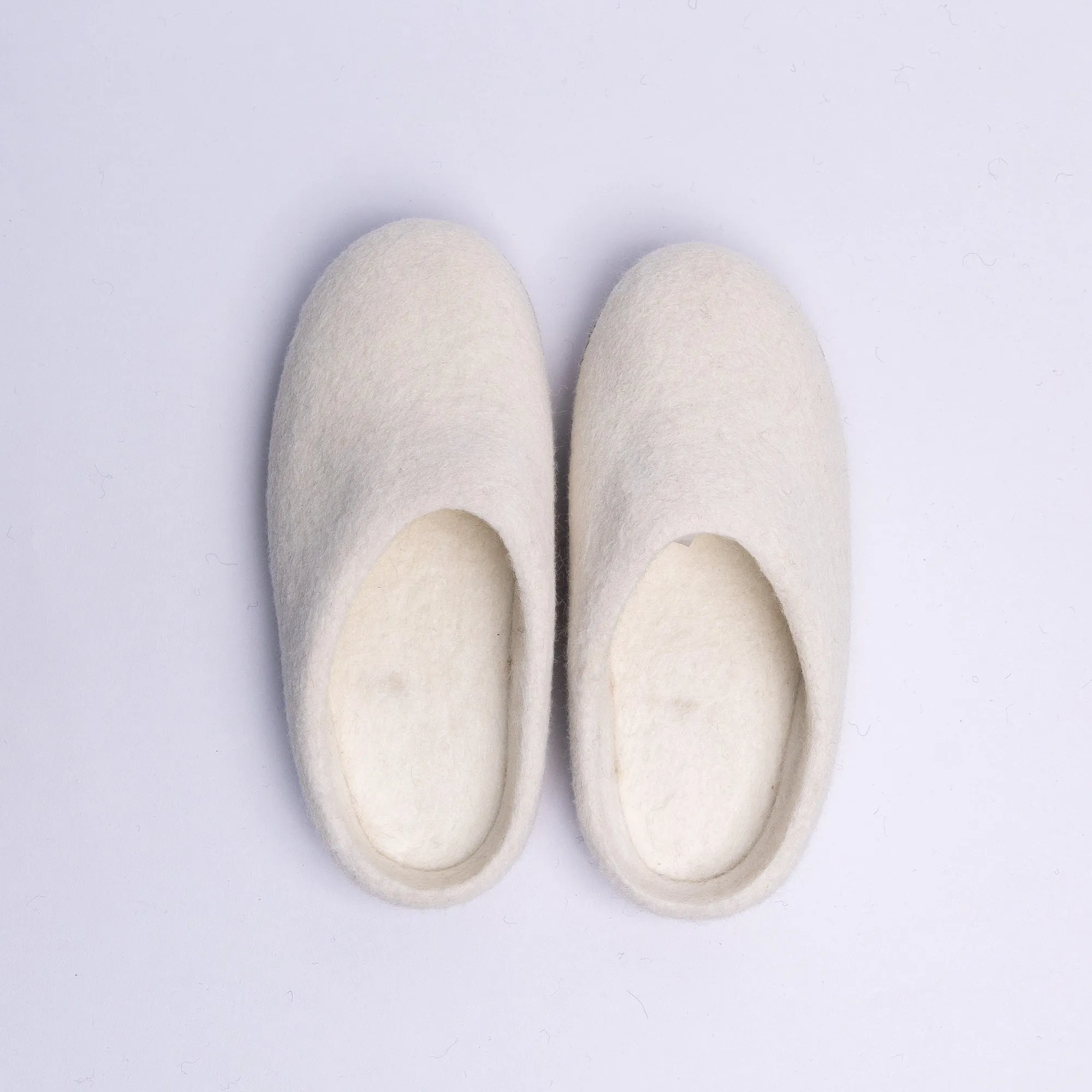 KUUMA – Unisex Handmade Felt Slippers Neutral Cream, Cozy Gift for Parents