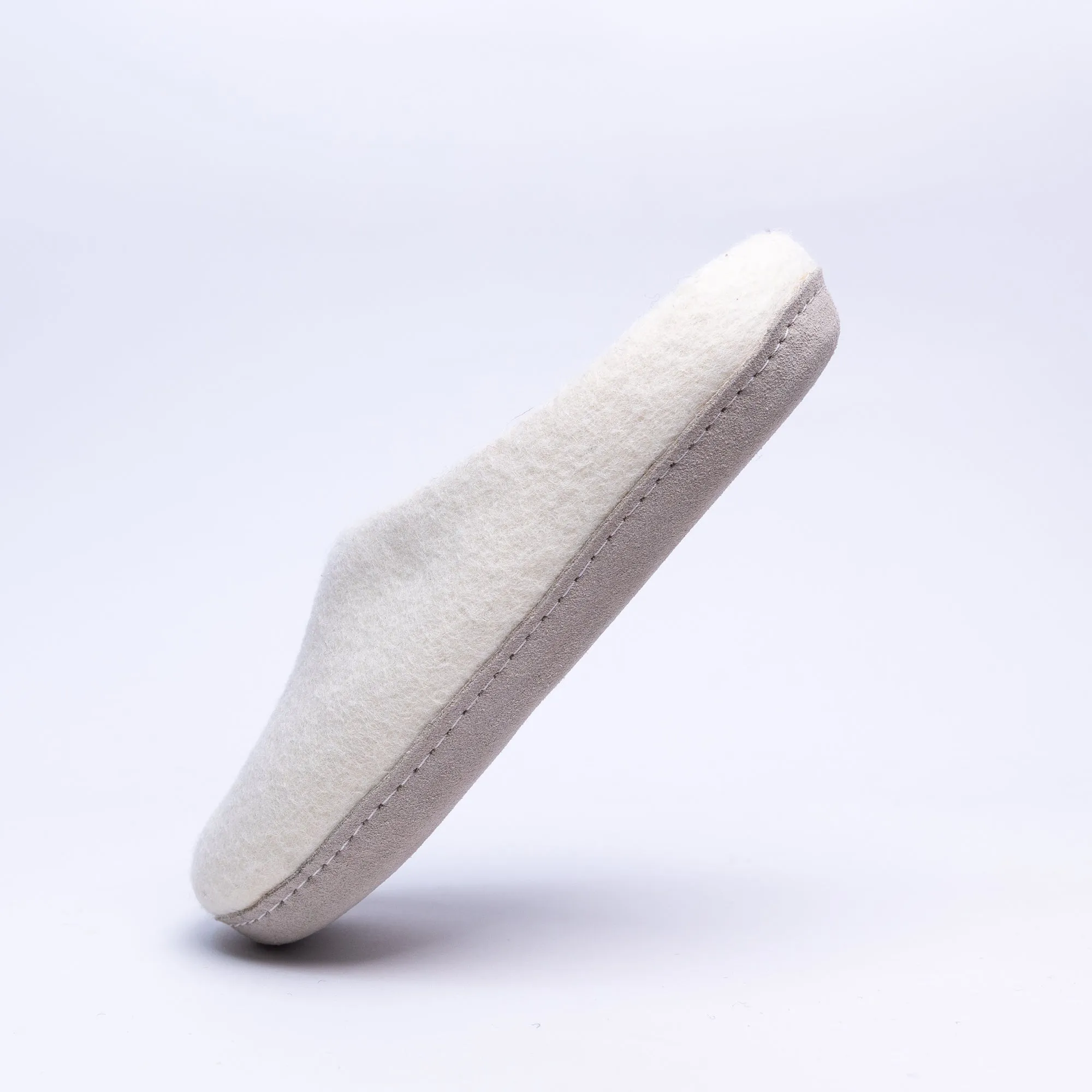 KUUMA – Unisex Handmade Felt Slippers Neutral Cream, Cozy Gift for Parents