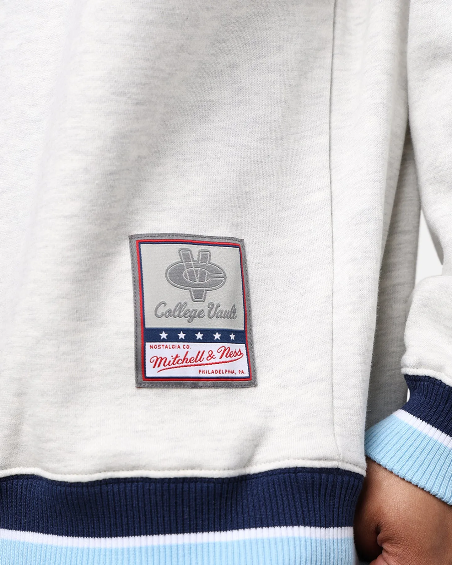 Mitchell & Ness North Carolina Tar Heels Shooting Crewneck Silver Marle