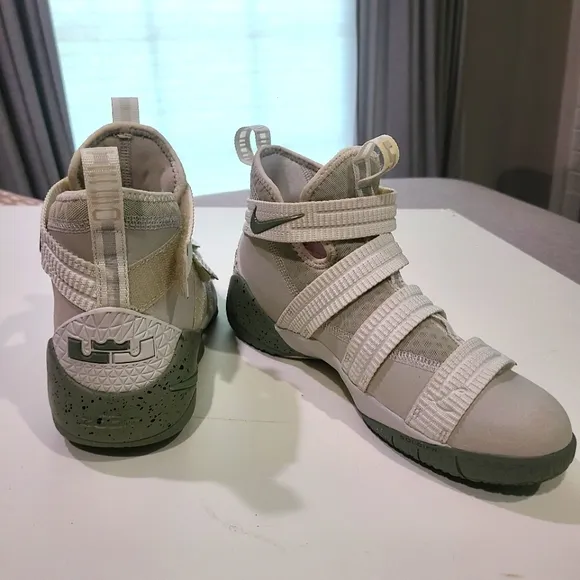 NIKE LEBRON JAMES Grey&amp; Tan Velcro Hightop Your Little Baller SOLDIER XL 5.5