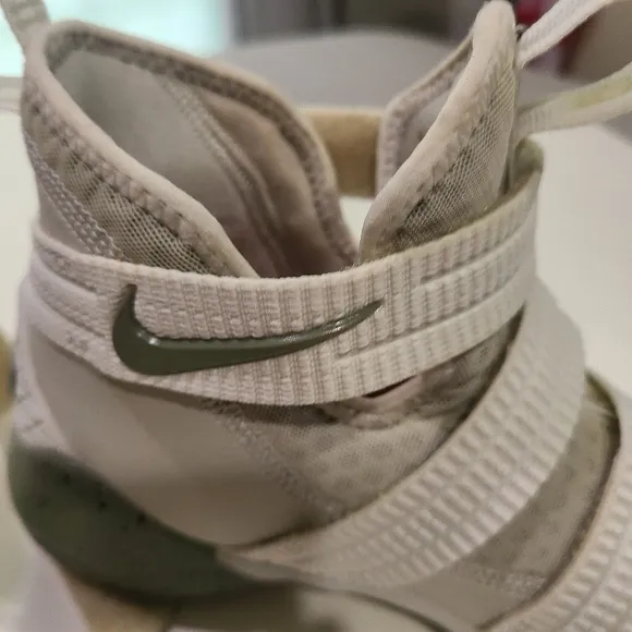 NIKE LEBRON JAMES Grey&amp; Tan Velcro Hightop Your Little Baller SOLDIER XL 5.5