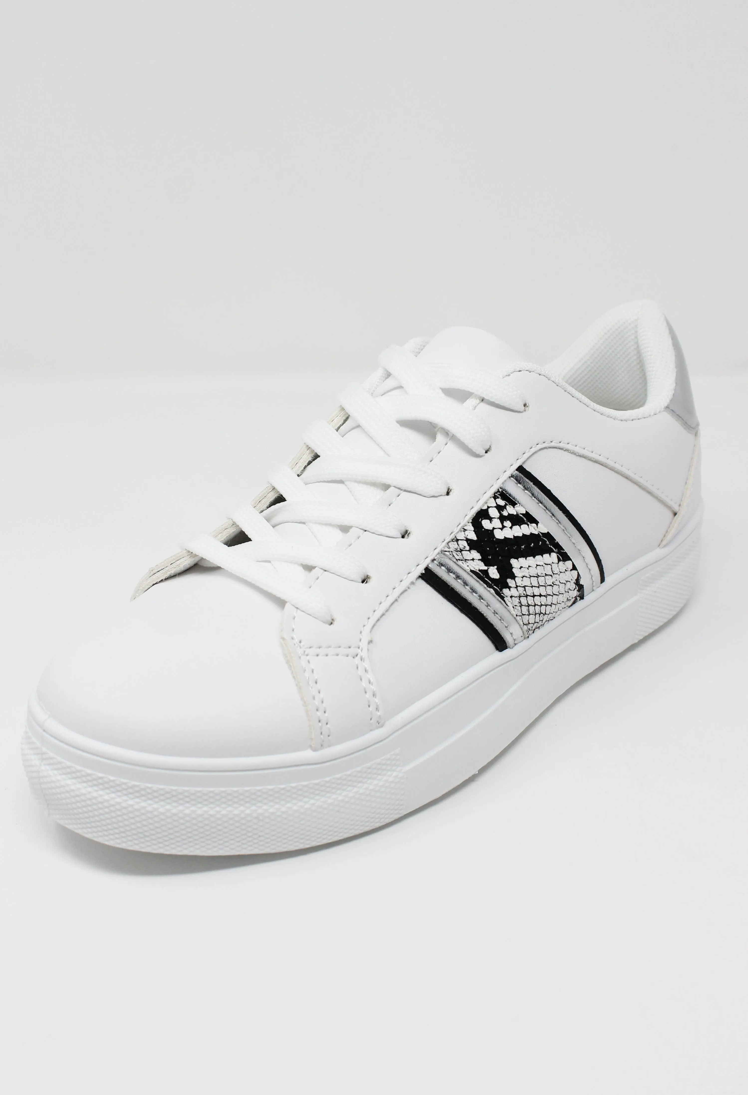 SNAKE DETAIL WHITE TRAINER