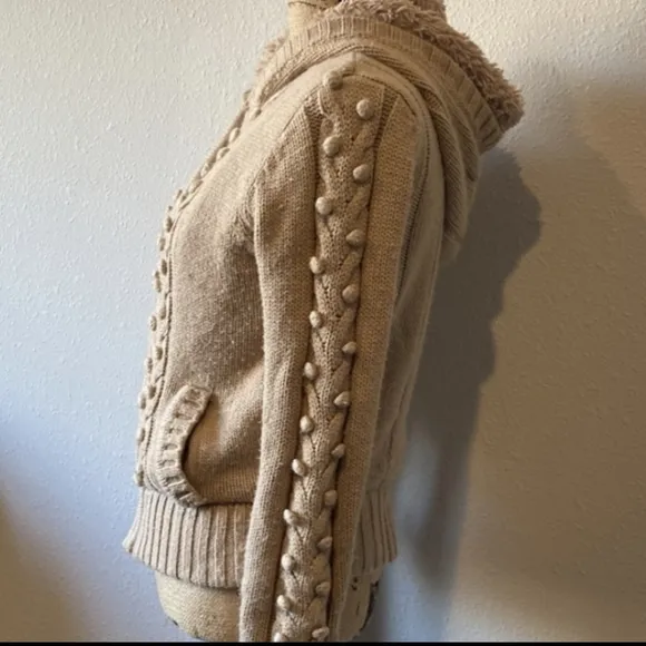 Very warm cream coat with hood Aviva