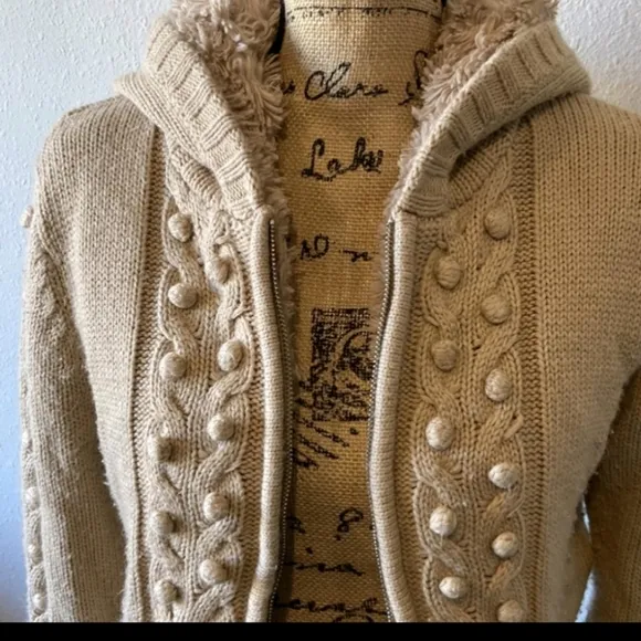 Very warm cream coat with hood Aviva