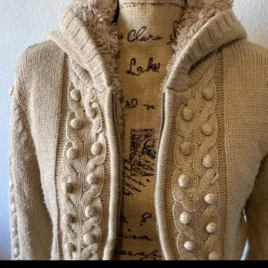 Very warm cream coat with hood Aviva
