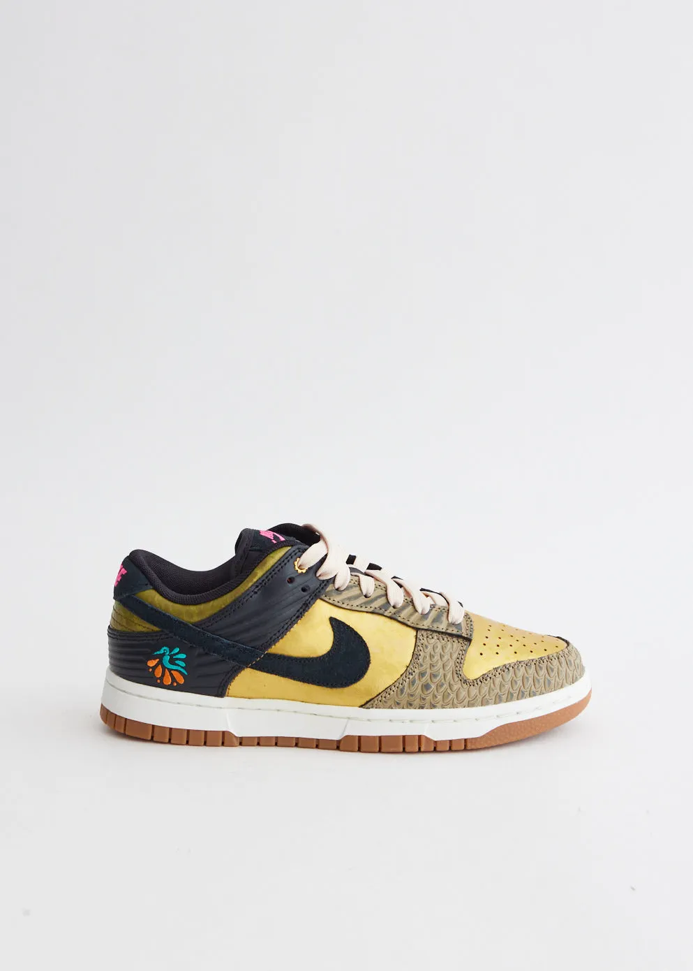 Women's Dunk Low 'Día De Muertos' Sneakers